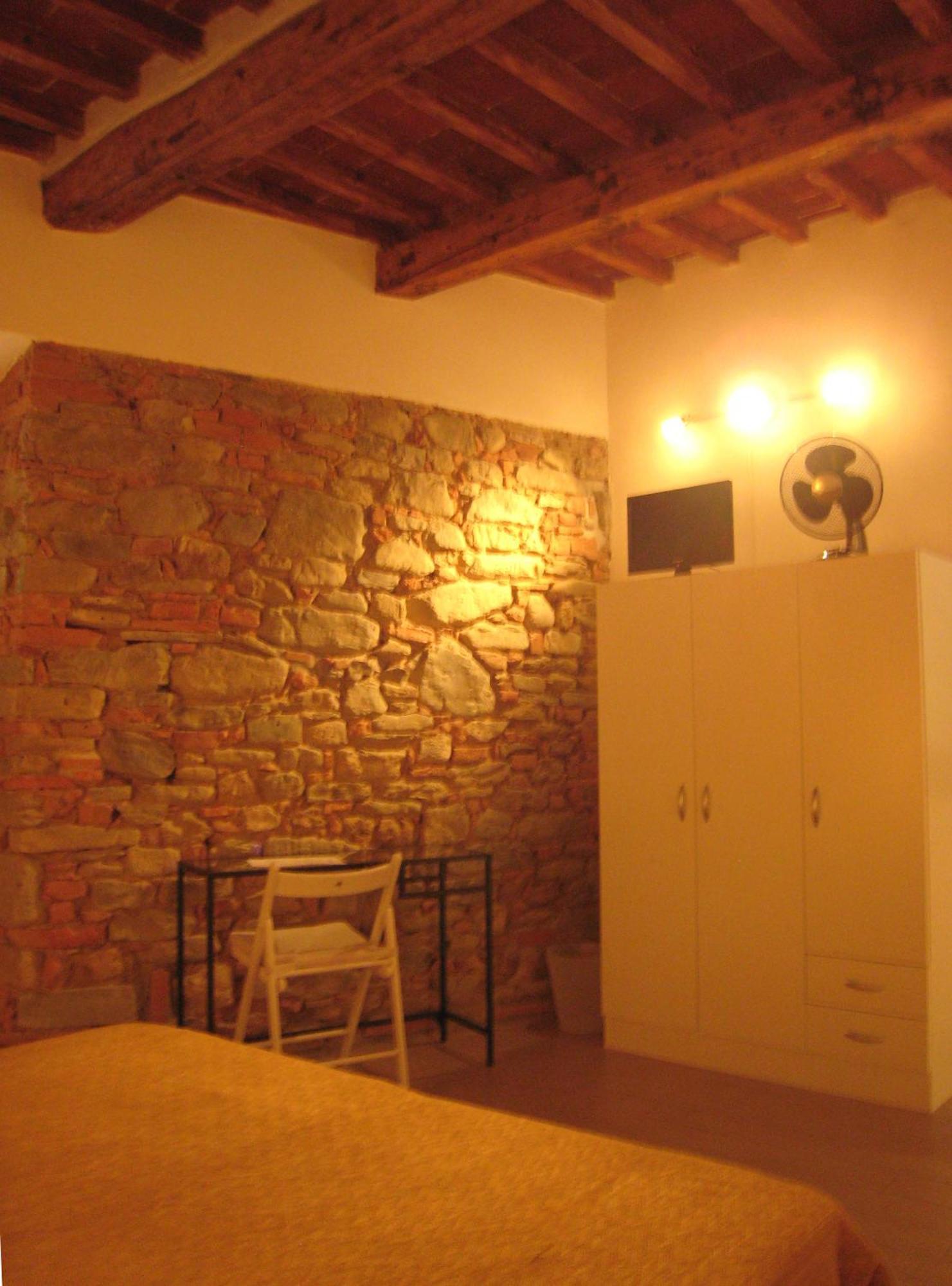 Rinathos Guesthouse Arezzo Bagian luar foto